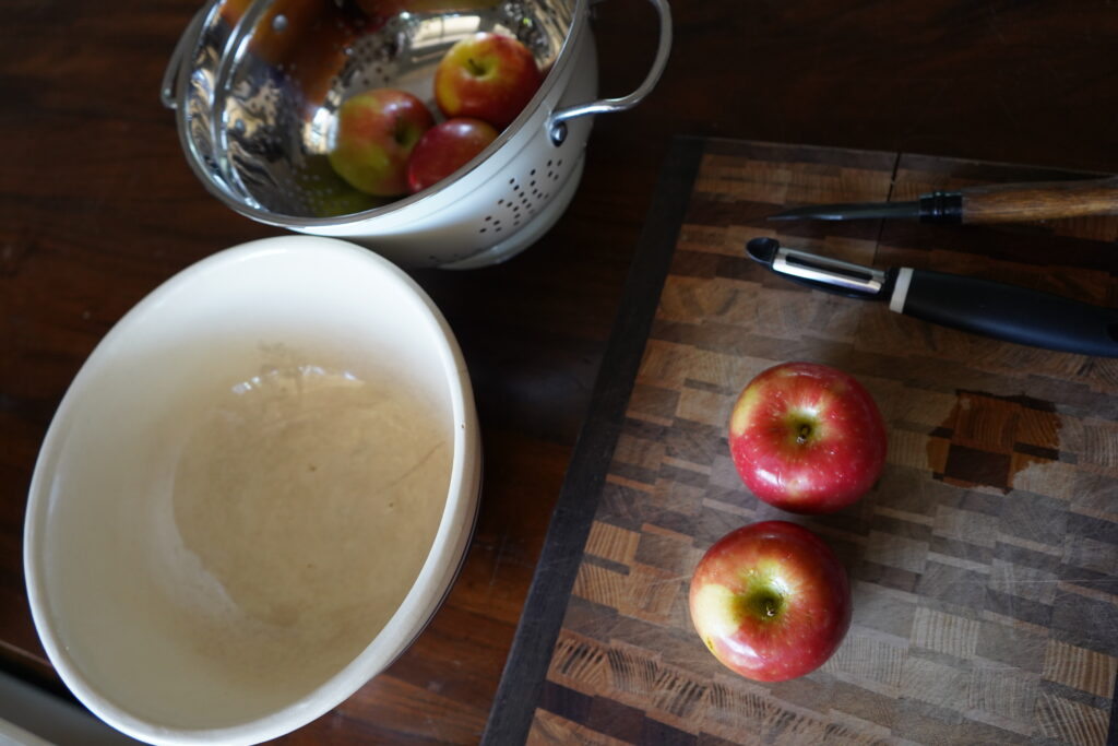 2 apples on a cutting board