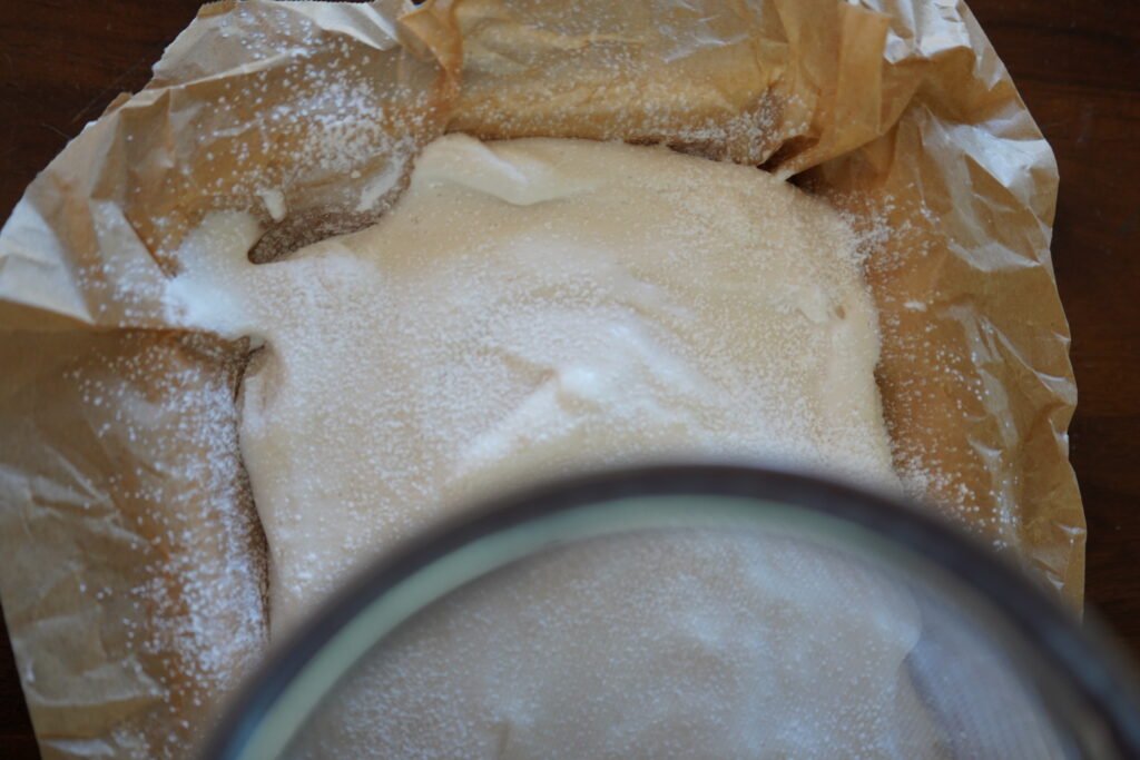 arrowroot powder sprinkled on top of freshmarshmallows